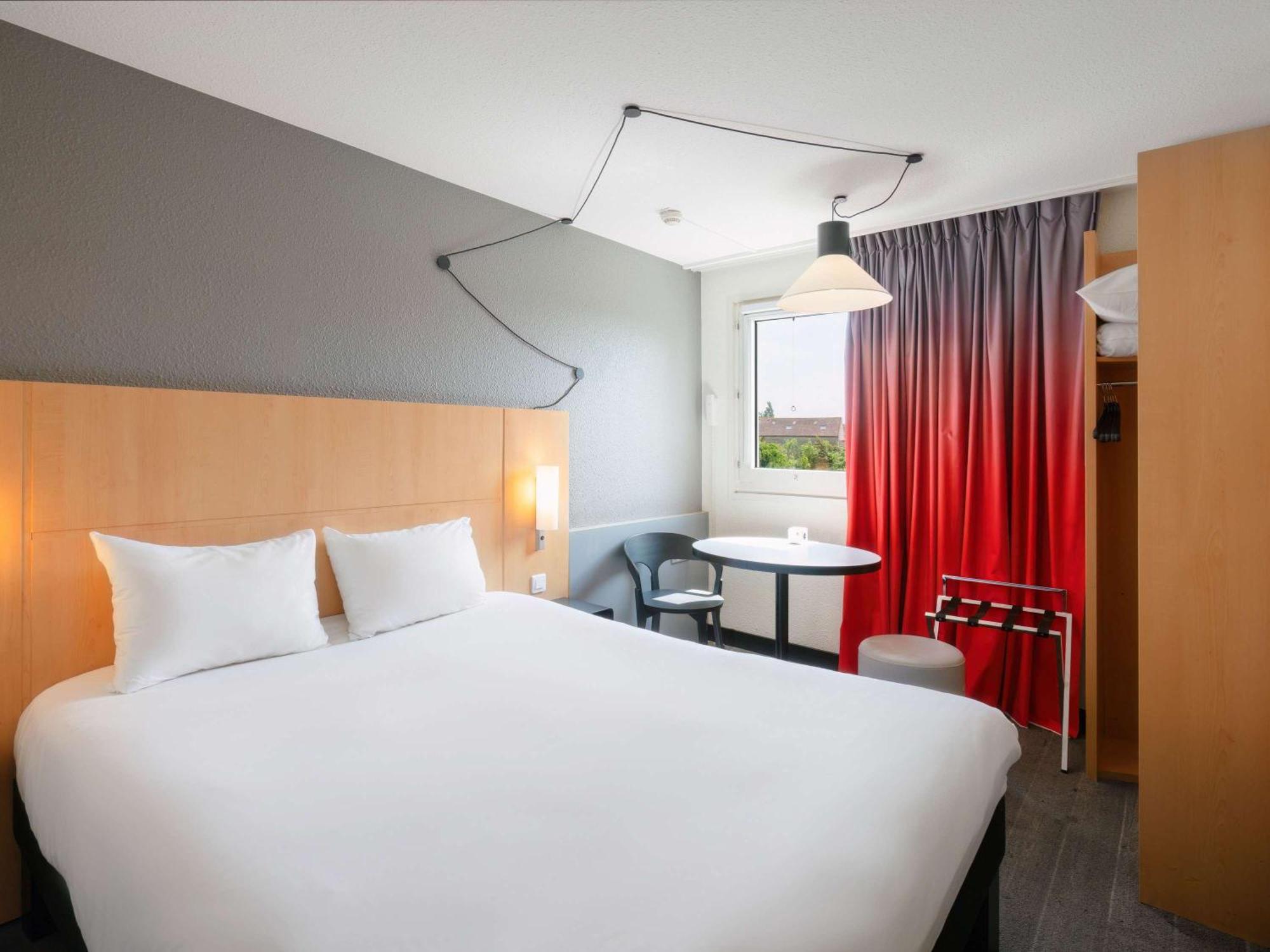 Ibis Cergy Pontoise Le Port Hotel Buitenkant foto