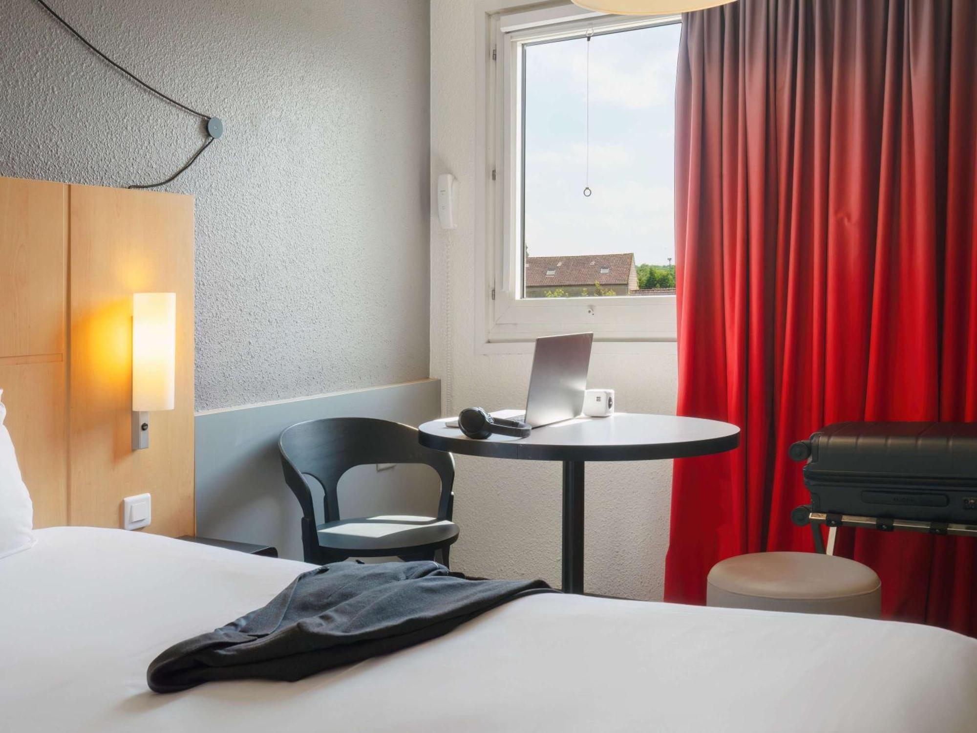 Ibis Cergy Pontoise Le Port Hotel Buitenkant foto