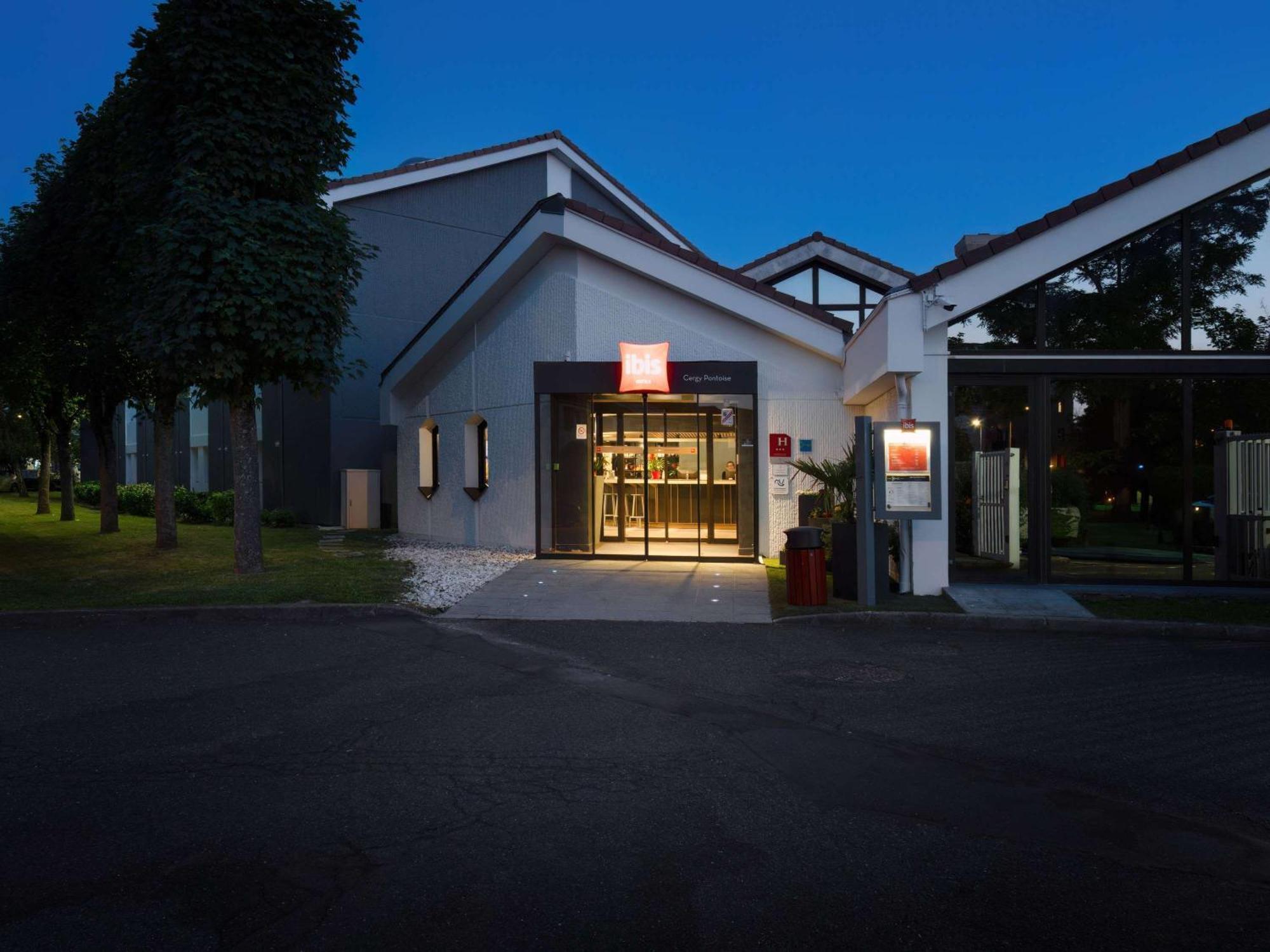 Ibis Cergy Pontoise Le Port Hotel Buitenkant foto